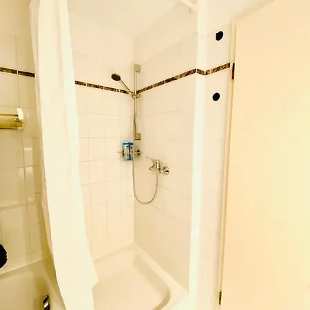 Oasis De Tranquilidad En Descubre Tu Alojamiento Perfecto En Zona Residencial Exclusiva *